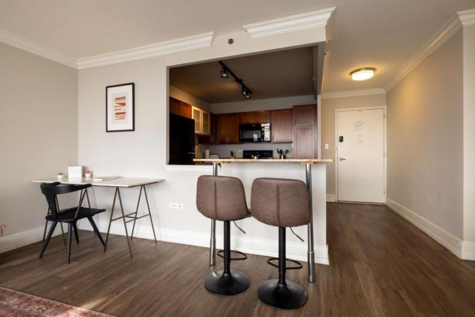 Apartment Two 800 Tower Cozysuites With Gym! 22fl
