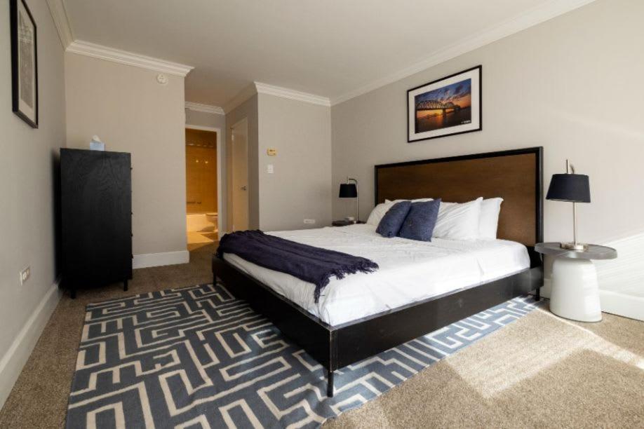 Two 800 Tower Cozysuites With Gym! 22fl Apartment