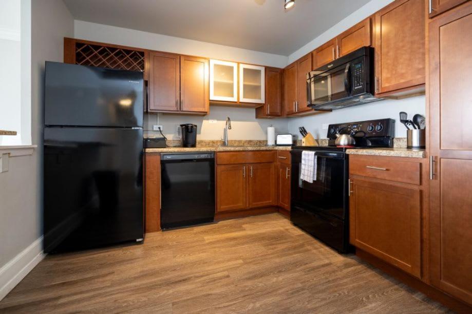 Apartment Two 800 Tower Cozysuites With Gym! 22fl *