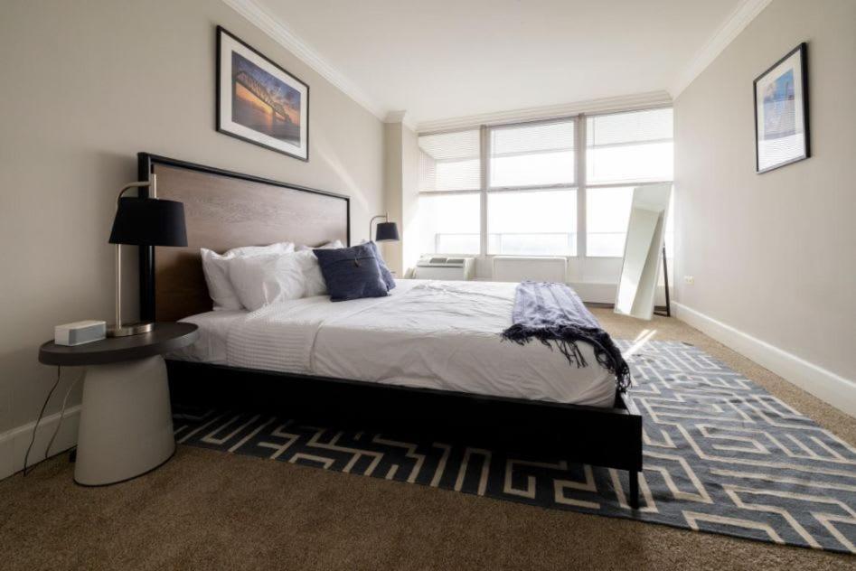 Apartment Two 800 Tower Cozysuites With Gym! 22fl