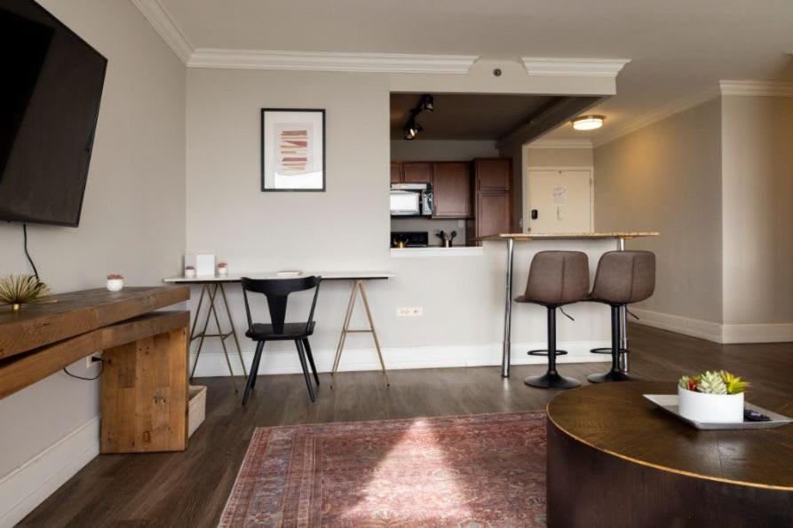Apartment Two 800 Tower Cozysuites With Gym! 22fl Louisville