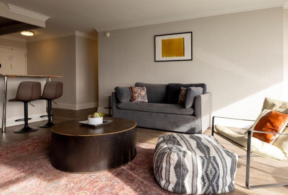 Two 800 Tower Cozysuites With Gym! 22fl