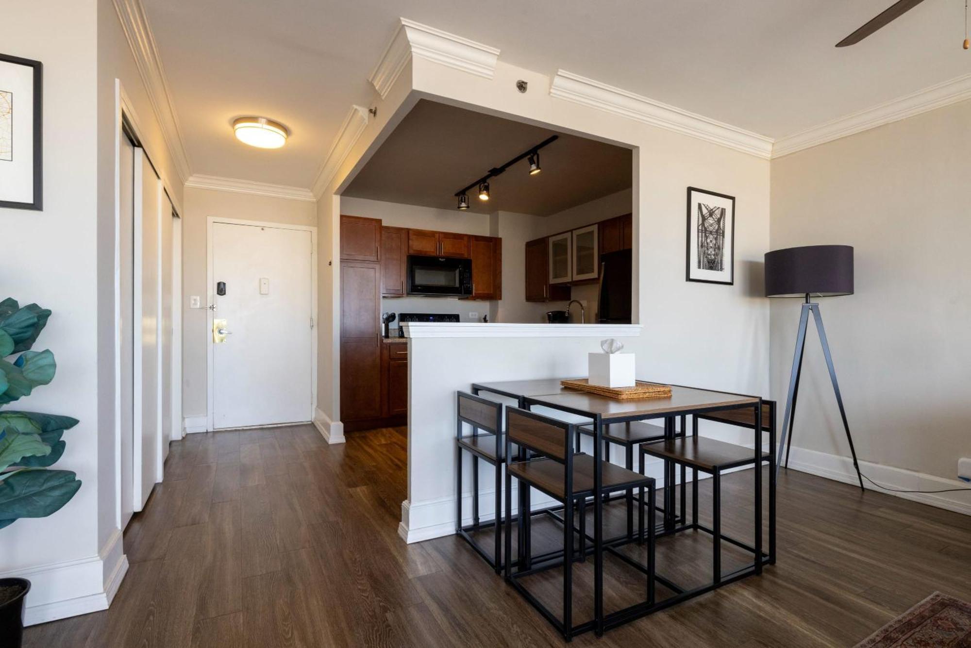 Two 800 Tower Cozysuites With Gym! 22fl Apartment Louisville