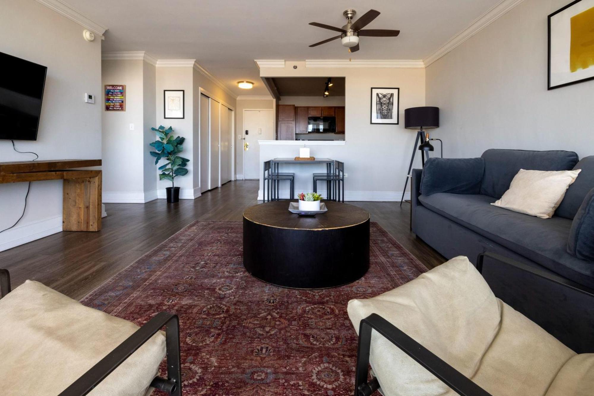 Apartment Two 800 Tower Cozysuites With Gym! 22fl