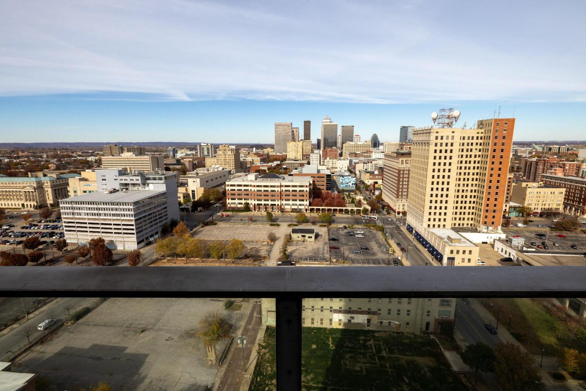 Two 800 Tower Cozysuites With Gym! 22fl *